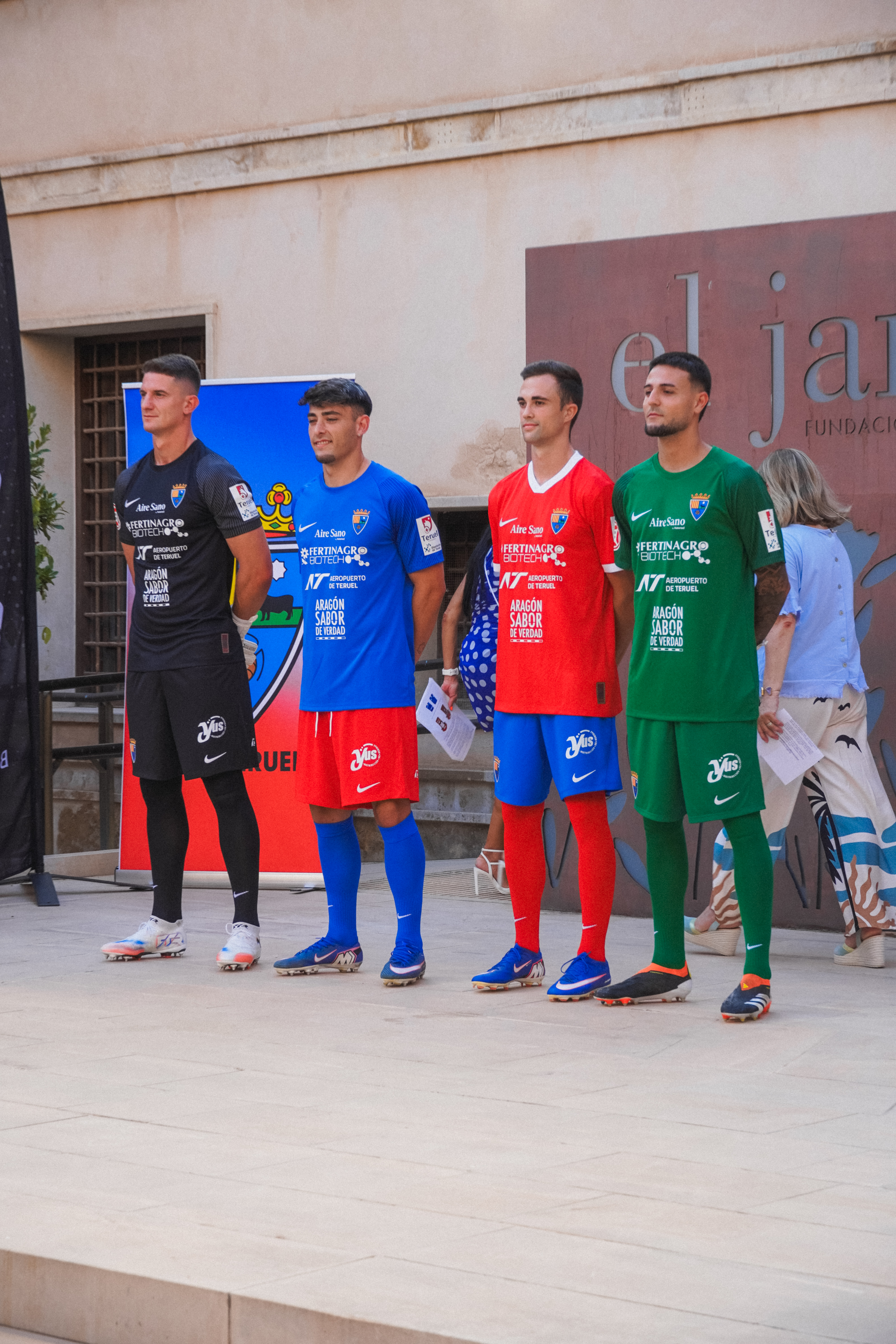 Presentación de las equipaciones 2026/27